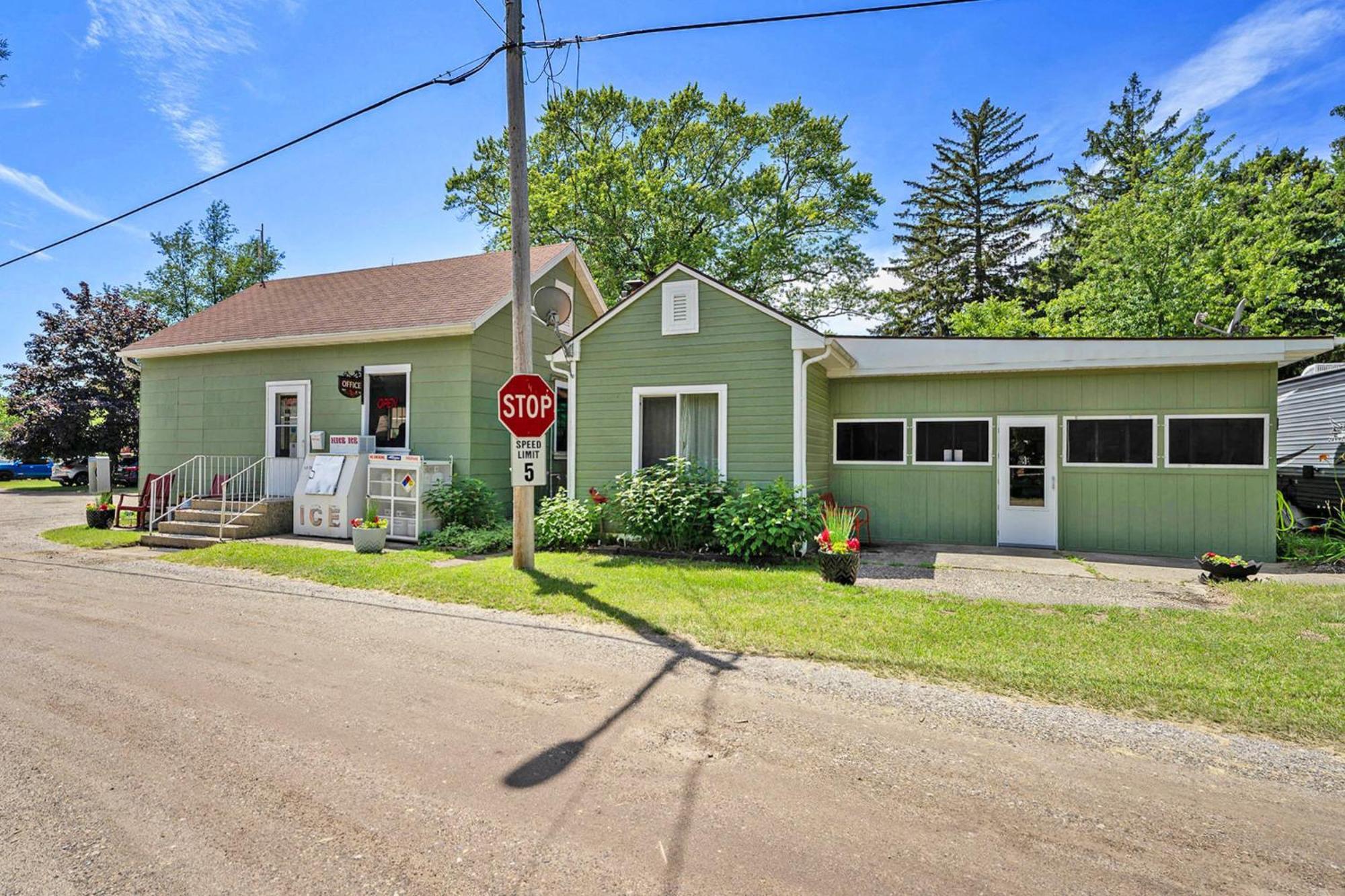 Jensen'S Rv Park And Motel South Haven Exterior photo